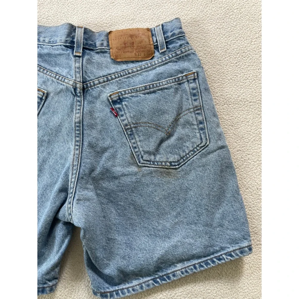 90s Levi's Mens 32 Relaxed Fit Shorts Light Wash Denim 550 Cotton Jorts Stains
